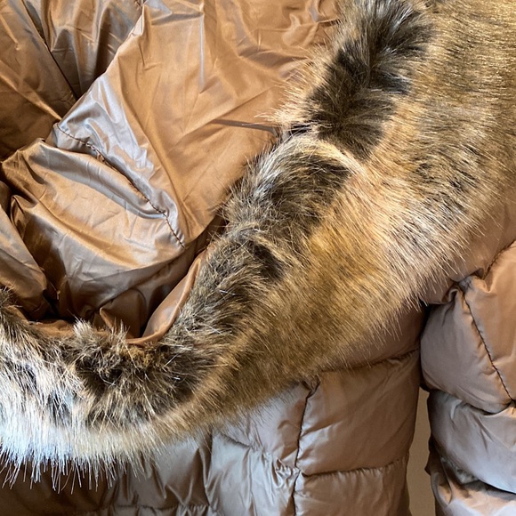 Michael Kors Puffer Jacket (M) - Picture 8 of 10